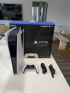Compra 2 y obtén un 5% de descuento en las PlayStation 5 Pro <span class=keywords><strong>PS5</strong></span> Edición Digital con Disco, con 5 juegos gratis y 2 controles. - Product Image 5