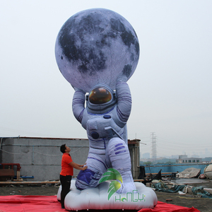 Astronauta Inflable de 6 Metros con Globo de Planeta - Escena Gigante de Exploración Espacial para Instalación en Parques Temáticos - Product Image 1