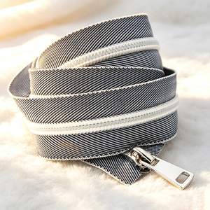 Fermetures éclair en nylon enroulées sur mesure, longueur personnalisée, plusieurs couleurs vives, fermeture éclair à extrémité fermée pour la couture de sacs, vente en gros à prix abordable - Product Image 4