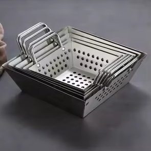 Panier de barbecue perforé antiadhésif en acier inoxydable avec poignée pour utilisation en extérieur - Product Image 3