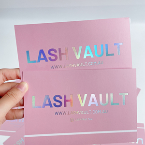 Cartes de remerciement personnalisées en feuille holographique rose arc-en-ciel, illustration de personnage, design de marque de beauté pour cils, logo laser, cartes de visite - Product Image 3