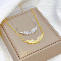 Collier pendentif ailes de cristal brillantes de luxe pour femmes, collier ras du cou exquis avec ailes d'ange en strass, accessoires de bijoux fantaisie