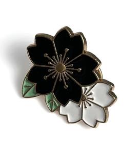 Broche de Metal personalizado, alfileres de esmalte duro, insignias de flores bonitas modernas personalizadas, insignia de solapa con Clip de mariposa para ropa - Product Image 3