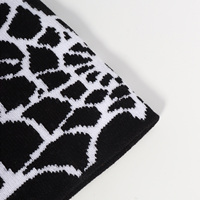 Bonnet noir à la mode vêtements d'hiver personnalisés avec design respirant à revers 100% acrylique élégant lettre motif affaires