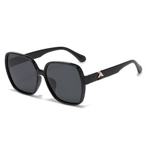 Lunettes de soleil de grande marque pour femme, monture TR90, protection solaire avancée, verres polarisés, grande monture, effet amincissant, style tendance - Product Image 5