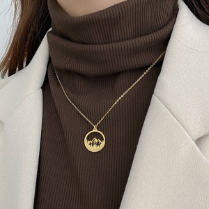 สร้อยคอสแตนเลสรูปภูเขาสำหรับผู้หญิงจี้กลวงชุบทอง18K ที่สวยงาม - Product Image 3