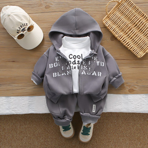 Conjunto de Tres Piezas para Bebé Niño, Primavera-Otoño 2026, Informal, de Algodón, con Chaqueta con Cierre y Letras, Venta al Por Mayor - Product Image 6