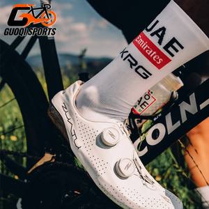 Chaussures de vélo de <span class=keywords><strong>route</strong></span> GUOQI, <span class=keywords><strong>semelle</strong></span> en fibre de <span class=keywords><strong>carbone</strong></span>, dessus en cuir véritable, légères, respirantes, extensibles, fabriquées en Chine, disponibles en grandes tailles - Product Image 4