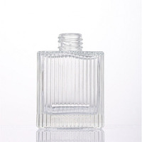 Bouteilles diffuseurs carrées en verre avec bâtonnets en rotin et pulvérisateur à pompe, ultra transparentes, pour aromathérapie et décoration intérieure, 100ml/200ml, emballage carton