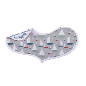 Panno per il ruttino in bambù Ocean Tides/Bavaglino a forma di cuore, confezione da 2 - Product Image 1