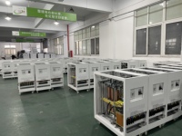 Regulador Automático de Voltaje Trifásico CA Guangchuang SBW-100kVA, Pantalla Digital SVC, 98% de Eficiencia, Material de Cobre