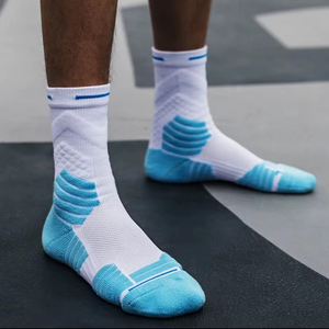 Chaussettes d'équipage athlétique rembourrées avec logo personnalisé de haute qualité Chaussettes de basket-ball unisexes Elite Sports Chaussettes antidérapantes Échantillon gratuit de chaussettes - Product Image 1