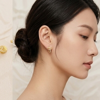 Boucles d'oreilles invisibles plaquées or 18 carats avec clip anti-moustiques, motif croix en zircon cubique, pour femmes, en cuivre écologique, sans perçage