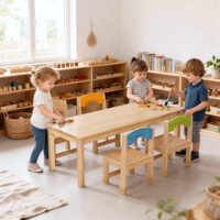 Ensemble table et chaises en bois massif certifié sécurité pour maternelle, garderie, classe Montessori et école - Modèle moderne