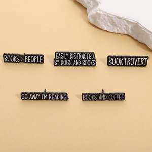 书虫名言卡通设计金属胸针套装，适合毕业和新年 - 锌合金书迷胸针 - Product Image 2