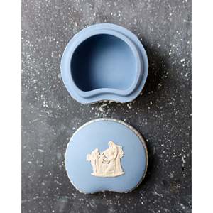 Collection de boîtes à bijoux Wedgwood England Classic Blue Jasperware, différentes formes - Product Image 6
