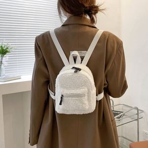 Mochila pequeña de peluche suave con logotipo personalizado para mujer, con cierre de cremallera, para niños y niñas, mochila pequeña para estudiantes - Product Image 5