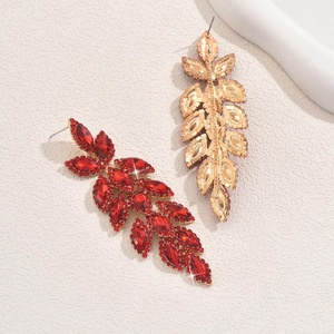 Pendientes Largos Elegantes con Diseño de Hoja Grande y Diamantes, Estilo Europeo Americano, Favoritos de las Celebridades de Internet - Product Image 4