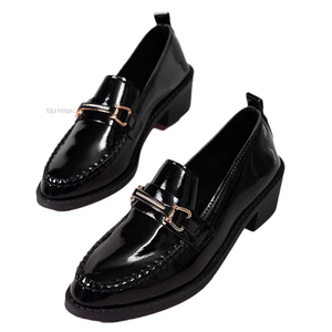 Chaussures en cuir pour femme à bout pointu et talon épais, style britannique, avec détails métalliques, grandes tailles, à enfiler, pour l'automne - Product Image 5