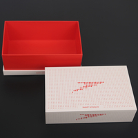 Kotak hadiah kaku kertas cetak Logo kustom tutup hitam kosong dan kotak kemasan dasar dengan leher untuk hadiah