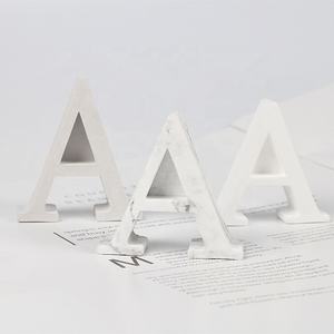 <span class=keywords><strong>Vente</strong></span> directe <span class=keywords><strong>d</strong></span>'<span class=keywords><strong>usine</strong></span>, diffuseur <span class=keywords><strong>d</strong></span>'air pour voiture en céramique parfumée écologique en forme de lettre avec boîte cadeau personnalisée - Product Image 2