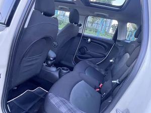 <span class=keywords><strong>Mini</strong></span> <span class=keywords><strong>Cooper</strong></span> 2016 de 5 Puertas y 4 Asientos, Auto Usado Color Blanco Pimienta, Hatchback Compacto - Product Image 4