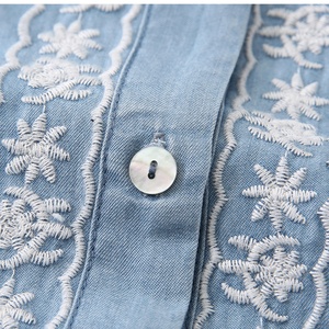 Camisa de Seda con Cuello en V y Flores Bordadas Personalizada para Mujer 2025, Camisa Delgada de Mezclilla - Product Image 4