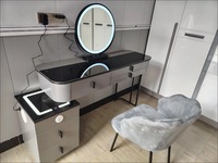 Coiffeuse de luxe moderne pour chambre à coucher avec miroir LED réglable, cadre en bois massif, table d'appoint intelligente et chaise