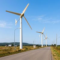 Éolienne horizontale 10 kW, durée de vie de 20 ans, faible entretien, démarrage à 2,5 m/s, 3 pales en FRP, 120 V, 220 V, 380 V, PMSG, IP54