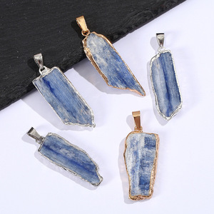 Pendentif en pierre de cyanite naturelle |   Pendentif en pierre précieuse irrégulière avec bordure en or ou en argent |   Fournitures pour la fabrication de colliers de bijoux DIY - Product Image 4