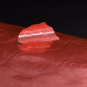 Autocollants personnalisés en papier doré brillant imperméable avec logo en relief, feuilles de petites étiquettes découpées à la forme, vente en gros - Product Image 2