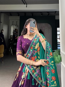 ชุดพื้นเมืองผ้าไหมทัสซาร์ lehenga choli ชุดพิมพ์ลายสวยงามสำหรับงานรื่นเริงตัวเลือกที่สมบูรณ์แบบสำหรับทุกโอกาส - Product Image 3