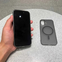 Coque rigide transparente ultra-fine en PC magnétique givrée pour iPhone 17 et 16 Pro Max