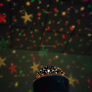 Projecteur led rotatif à 360 ° avec USB intégré, 4 couleurs de lumière, luminaire décoratif d'intérieur, idéal pour la chambre d'un bébé, ou une étoile, nouveau modèle - Product Image 1