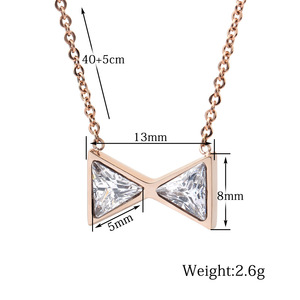 Collier en cristal en forme de nœud papillon, design géométrique, serti de zirconium, en acier plaqué or rose, pour un usage quotidien - Product Image 5