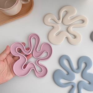 แผ่นรองแก้วซิลิโคนกันความร้อนลายการ์ตูนน่ารัก ดีไซน์สร้างสรรค์  ทันสมัยและเป็นมิตรกับสิ่งแวดล้อม  สำหรับโปรโมชั่นและใช้งานส่วนตัว - Product Image 4