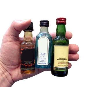 Vente en gros de mini bouteille d'alcool de 1.7oz 50ml ronde vide avec bouchon à vis pour la fête de mariage boire du liquide d'essence de jus d'alcool - Product Image 1