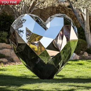 YOUFINE Scultura a Forma di Cuore in Acciaio Inossidabile Lucidato a Specchio, Arte Moderna in Metallo per Paesaggi Urbani Esterni in Vendita - Product Image 4