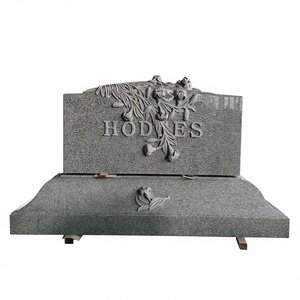 monuments en granit avec sculptures sur les têtes - Product Image 3