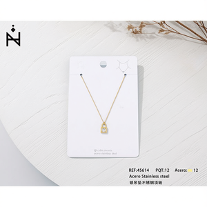 Collana con Ciondolo a Lucchetto in Acciaio Inossidabile, Tono Dorato, Gioielleria Raffinata - Product Image 3