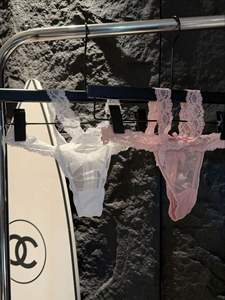 Tangas sexys europeas para mujer, de encaje de cintura baja, con diseño de colores vibrantes que inspiran dopamina, estilo seductor y fresco, que realzan la cadera. - Product Image 5