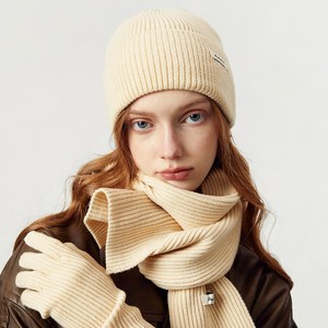 Ensemble 3 pièces Chapeaux en tricot d'hiver de haute qualité, chauds et doux Trois pièces pour <span class=keywords><strong>femme</strong></span> Chapeau-écharpe Gants Ensemble 3 pièces pour <span class=keywords><strong>femme</strong></span> - Product Image 4