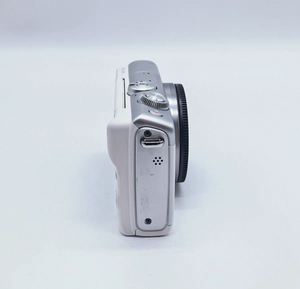 Seulement 266 g — le hybride APS-C le plus léger — + 24,2 MP, le M100 est un appareil photo de poche qui offre une qualité d'image exceptionnelle ! - Product Image 5