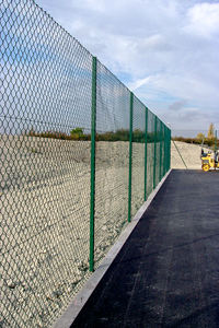 <span class=keywords><strong>Rouleau</strong></span> de treillis métallique galvanisé revêtu de PVC pour clôture de jardin avec fil barbelé et fil de rasoir, service de modélisation 3D inclus - Product Image 2