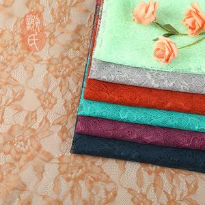 उच्च गुणवत्ता वाले नरम बुना हुआ पुष्प कढ़ाई 100% पॉलिएस्टर मिल्की फीता कपड़े दुल्हन शादी के कपड़े हेडस्कार्फ अनुकूलित - Product Image 6