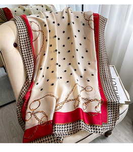Bán buôn thiết kế mới Trung Quốc tùy chỉnh đồng bằng <span class=keywords><strong>Polka</strong></span> <span class=keywords><strong>Dot</strong></span> chiếc khăn lụa sang trọng phụ nữ thiết kế chuỗi in bắt chước Khăn lụa <span class=keywords><strong>Hijabs</strong></span> - Product Image 4