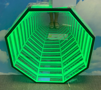 Miroir LED Infinity personnalisé avec cadre de lettres Image personnalisée Logo Cool Infinite Lampe tunnel LED pour entreprise Enseigne au néon