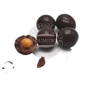 Caramelos de <span class=keywords><strong>Chocolate</strong></span> con Cacahuetes y Juguetes de Dinosaurios en Huevos Sorpresa - Product Image 1