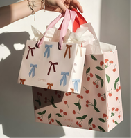 Sac cadeau en papier imprimé personnalisé mignon avec ruban en satin rose, sac d'emballage boutique pour anniversaire, cosmétiques, cadeaux