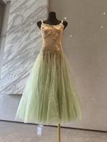 Bettergirl 2025 neues vietnamesisches Nischen-Design Spitzen-Patchwork mintgrünes Trägerkleid aus Netzstoff